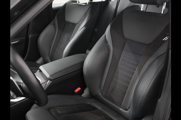 BMW 3 Serie Touring 330e Touring M Sport PHEV | DEMO ! | Navigatie | Climate Control | Lichtmetalen velgen | LED | Virtual Cockpit | Parkeersensoren Voor en Achter | Achteruitrijcamera | Apple carplay/ Android auto | Stoelverwarming | Stuur verwarming | Elektrische achterklep Prijs Incl. BOVAG Garantie