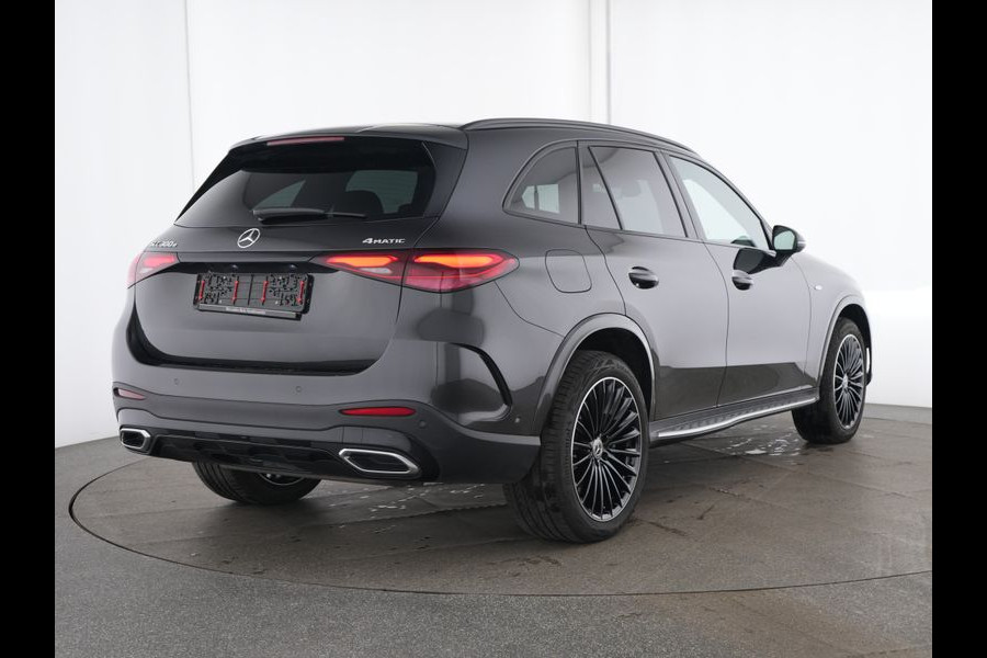 Mercedes-Benz GLC 300 e 4MATIC AMG Plug-In Hybride AMG Line | Night Pakket | Trekhaak | Panorama Schuif-Kanteldak | Offroad-Techniek Pakket | Distronic. Inclusief 24 maanden MB Certified garantie voor Europa.