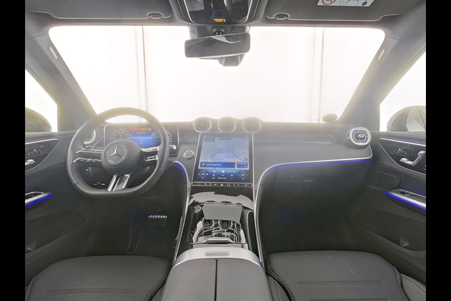 Mercedes-Benz GLC 300 e 4MATIC AMG Plug-In Hybride AMG Line | Night Pakket | Trekhaak | Panorama Schuif-Kanteldak | Offroad-Techniek Pakket | Distronic. Inclusief 24 maanden MB Certified garantie voor Europa.