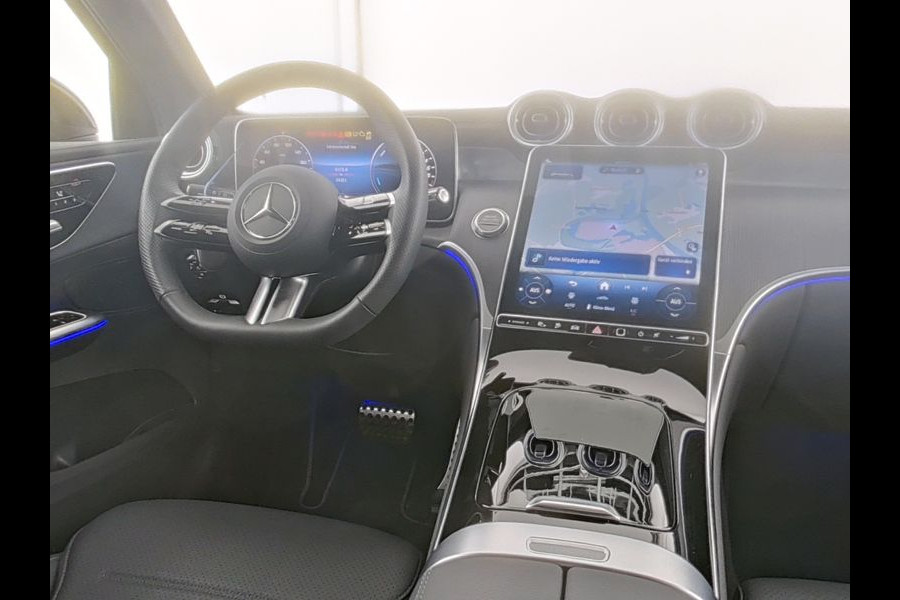 Mercedes-Benz GLC 300 e 4MATIC AMG Plug-In Hybride AMG Line | Night Pakket | Trekhaak | Panorama Schuif-Kanteldak | Offroad-Techniek Pakket | Distronic. Inclusief 24 maanden MB Certified garantie voor Europa.