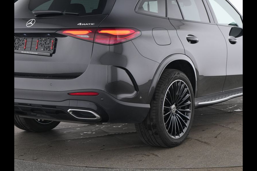 Mercedes-Benz GLC 300 e 4MATIC AMG Plug-In Hybride AMG Line | Night Pakket | Trekhaak | Panorama Schuif-Kanteldak | Offroad-Techniek Pakket | Distronic. Inclusief 24 maanden MB Certified garantie voor Europa.