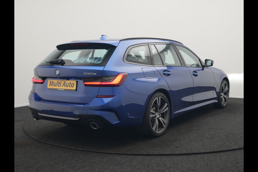 BMW 3 Serie Touring 330e M Sport Plug In Hybrid 293pk Dealer O.H. PHEV | Panodak | Head Up | Laser LED | Adaptief Onderstel | Camera | Alcantara Sportstoelen Memory & Verwarmd | Sfeerverlichting | Apple Carplay | Keyless | Blis | 19"L.M | Virtual | DAB |