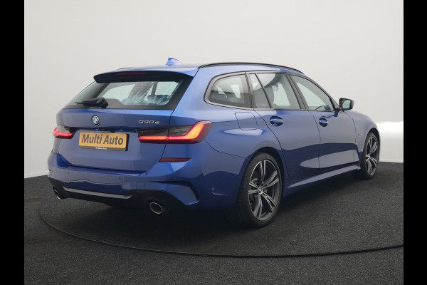 BMW 3 Serie Touring 330e M Sport Plug In Hybrid 293pk Dealer O.H. PHEV | Panodak | Head Up | Laser LED | Adaptief Onderstel | Camera | Alcantara Sportstoelen Memory & Verwarmd | Sfeerverlichting | Apple Carplay | Keyless | Blis | 19"L.M | Virtual | DAB |