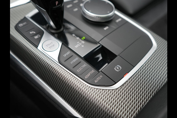 BMW 3 Serie Touring 330e M Sport Plug In Hybrid 293pk Dealer O.H. PHEV | Panodak | Head Up | Laser LED | Adaptief Onderstel | Camera | Alcantara Sportstoelen Memory & Verwarmd | Sfeerverlichting | Apple Carplay | Keyless | Blis | 19"L.M | Virtual | DAB |