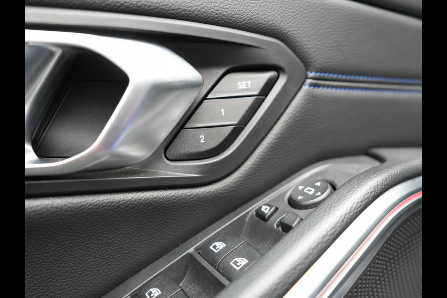 BMW 3 Serie Touring 330e M Sport Plug In Hybrid 293pk Dealer O.H. PHEV | Panodak | Head Up | Laser LED | Adaptief Onderstel | Camera | Alcantara Sportstoelen Memory & Verwarmd | Sfeerverlichting | Apple Carplay | Keyless | Blis | 19"L.M | Virtual | DAB |