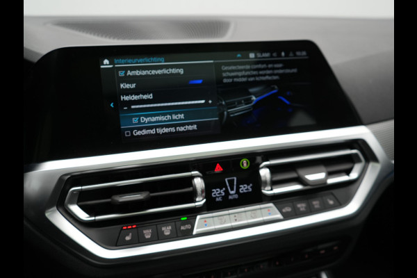 BMW 3 Serie Touring 330e M Sport Plug In Hybrid 293pk Dealer O.H. PHEV | Panodak | Head Up | Laser LED | Adaptief Onderstel | Camera | Alcantara Sportstoelen Memory & Verwarmd | Sfeerverlichting | Apple Carplay | Keyless | Blis | 19"L.M | Virtual | DAB |