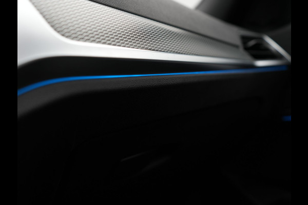 BMW 3 Serie Touring 330e M Sport Plug In Hybrid 293pk Dealer O.H. PHEV | Panodak | Head Up | Laser LED | Adaptief Onderstel | Camera | Alcantara Sportstoelen Memory & Verwarmd | Sfeerverlichting | Apple Carplay | Keyless | Blis | 19"L.M | Virtual | DAB |