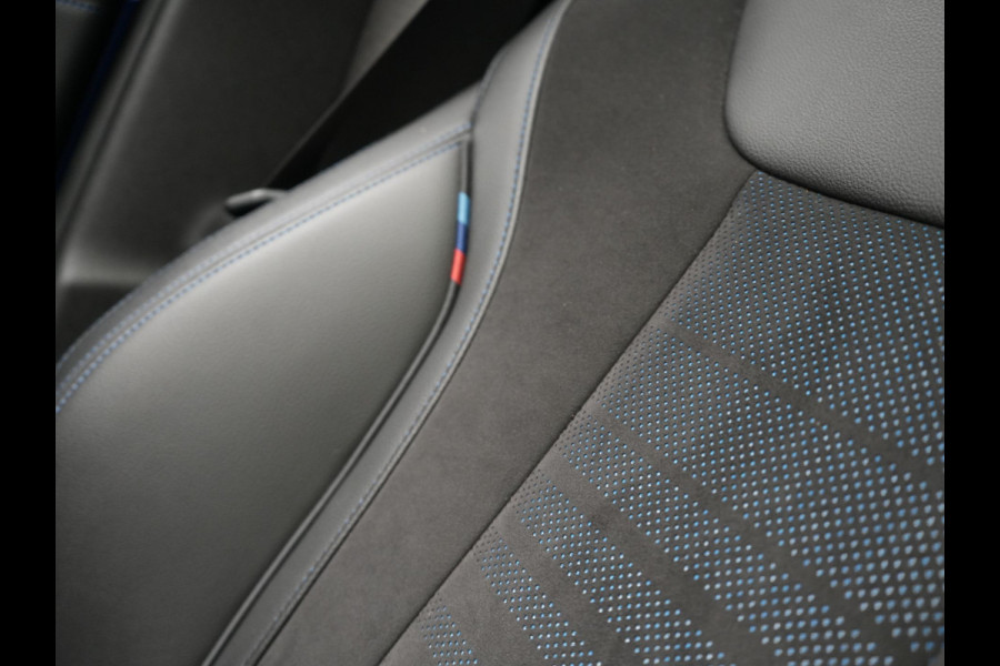 BMW 3 Serie Touring 330e M Sport Plug In Hybrid 293pk Dealer O.H. PHEV | Panodak | Head Up | Laser LED | Adaptief Onderstel | Camera | Alcantara Sportstoelen Memory & Verwarmd | Sfeerverlichting | Apple Carplay | Keyless | Blis | 19"L.M | Virtual | DAB |