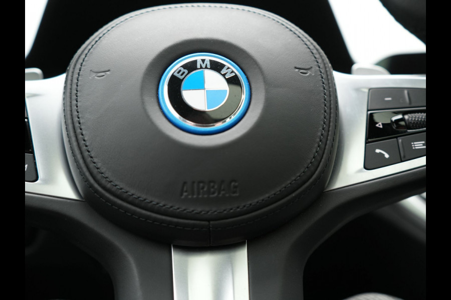 BMW 3 Serie Touring 330e M Sport Plug In Hybrid 293pk Dealer O.H. PHEV | Panodak | Head Up | Laser LED | Adaptief Onderstel | Camera | Alcantara Sportstoelen Memory & Verwarmd | Sfeerverlichting | Apple Carplay | Keyless | Blis | 19"L.M | Virtual | DAB |