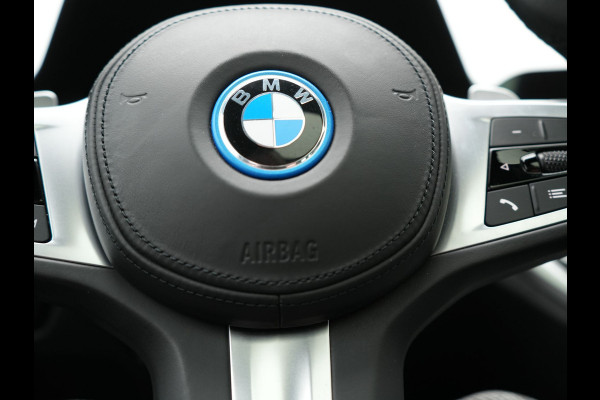 BMW 3 Serie Touring 330e M Sport Plug In Hybrid 293pk Dealer O.H. PHEV | Panodak | Head Up | Laser LED | Adaptief Onderstel | Camera | Alcantara Sportstoelen Memory & Verwarmd | Sfeerverlichting | Apple Carplay | Keyless | Blis | 19"L.M | Virtual | DAB |