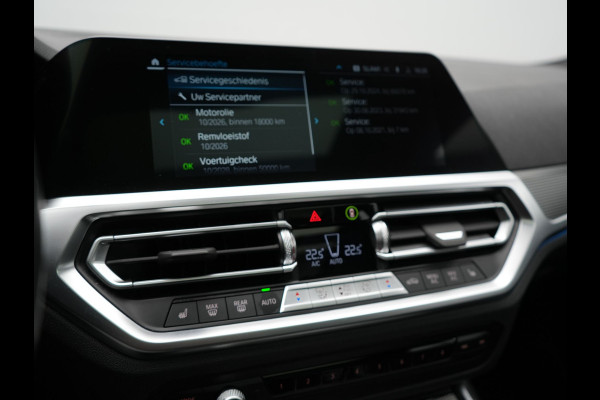 BMW 3 Serie Touring 330e M Sport Plug In Hybrid 293pk Dealer O.H. PHEV | Panodak | Head Up | Laser LED | Adaptief Onderstel | Camera | Alcantara Sportstoelen Memory & Verwarmd | Sfeerverlichting | Apple Carplay | Keyless | Blis | 19"L.M | Virtual | DAB |