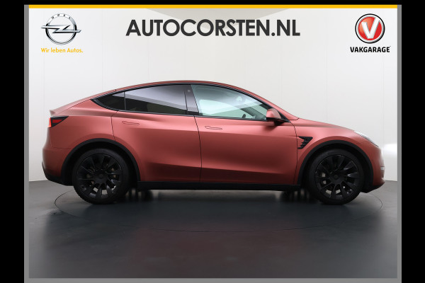 Tesla Model Y Long Range AWD 514pk 75kWh Ivoor 20"Lmv Leer Panodak Warmtepomp Matrix-LED Autopilot Elektr.Stuur+Stoel+Verwarmd Navi Ecc Premiu Camera's Elektr.AchterKlep Parkeer Assistent Sentry-Mode Privacyglas Bluetooth Dodehoek detector Connected services Origineel Nederlandse Auto Batterij en Motorgarantie tot 23-12-2029/192.000km