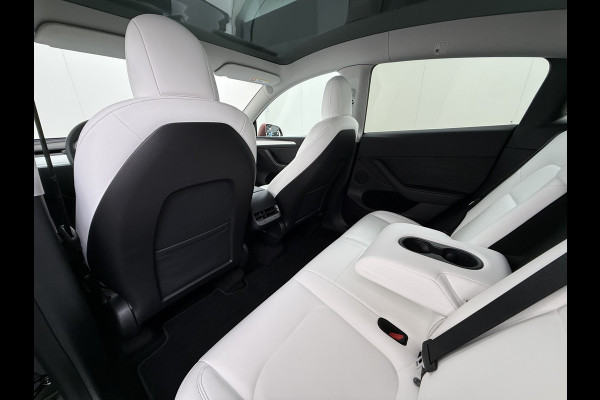 Tesla Model Y Long Range AWD 514pk 75kWh Ivoor 20"Lmv Leer Panodak Warmtepomp Matrix-LED Autopilot Elektr.Stuur+Stoel+Verwarmd Navi Ecc Premiu Camera's Elektr.AchterKlep Parkeer Assistent Sentry-Mode Privacyglas Bluetooth Dodehoek detector Connected services Origineel Nederlandse Auto Batterij en Motorgarantie tot 23-12-2029/192.000km