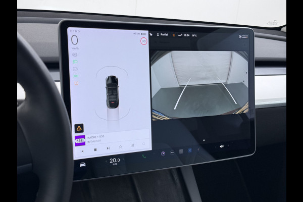 Tesla Model Y Long Range AWD 514pk 75kWh Ivoor 20"Lmv Leer Panodak Warmtepomp Matrix-LED Autopilot Elektr.Stuur+Stoel+Verwarmd Navi Ecc Premiu Camera's Elektr.AchterKlep Parkeer Assistent Sentry-Mode Privacyglas Bluetooth Dodehoek detector Connected services Origineel Nederlandse Auto Batterij en Motorgarantie tot 23-12-2029/192.000km