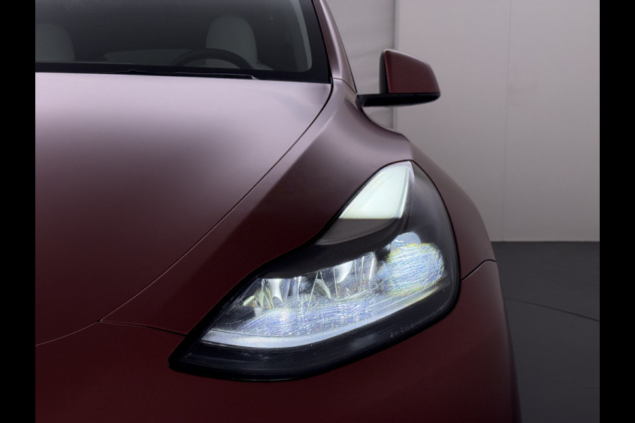 Tesla Model Y Long Range AWD 514pk 75kWh Ivoor 20"Lmv Leer Panodak Warmtepomp Matrix-LED Autopilot Elektr.Stuur+Stoel+Verwarmd Navi Ecc Premiu Camera's Elektr.AchterKlep Parkeer Assistent Sentry-Mode Privacyglas Bluetooth Dodehoek detector Connected services Origineel Nederlandse Auto Batterij en Motorgarantie tot 23-12-2029/192.000km