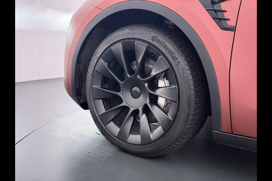 Tesla Model Y Long Range AWD 514pk 75kWh Ivoor 20"Lmv Leer Panodak Warmtepomp Matrix-LED Autopilot Elektr.Stuur+Stoel+Verwarmd Navi Ecc Premiu Camera's Elektr.AchterKlep Parkeer Assistent Sentry-Mode Privacyglas Bluetooth Dodehoek detector Connected services Origineel Nederlandse Auto Batterij en Motorgarantie tot 23-12-2029/192.000km