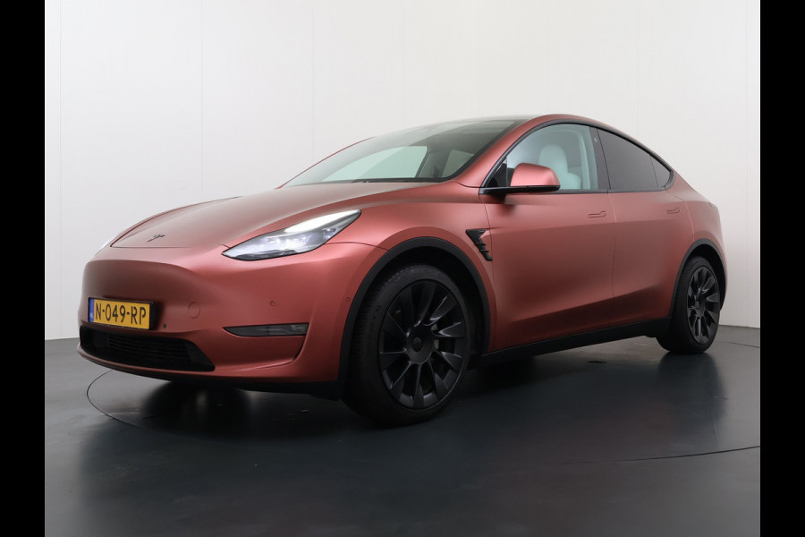 Tesla Model Y Long Range AWD 514pk 75kWh Ivoor 20"Lmv Leer Panodak Warmtepomp Matrix-LED Autopilot Elektr.Stuur+Stoel+Verwarmd Navi Ecc Premiu Camera's Elektr.AchterKlep Parkeer Assistent Sentry-Mode Privacyglas Bluetooth Dodehoek detector Connected services Origineel Nederlandse Auto Batterij en Motorgarantie tot 23-12-2029/192.000km