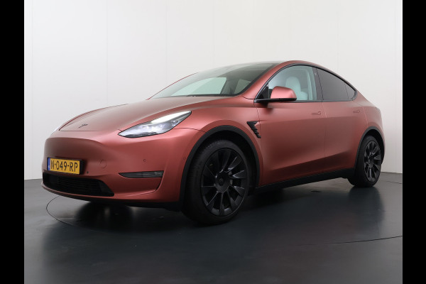 Tesla Model Y Long Range AWD 514pk 75kWh Ivoor 20"Lmv Leer Panodak Warmtepomp Matrix-LED Autopilot Elektr.Stuur+Stoel+Verwarmd Navi Ecc Premiu Camera's Elektr.AchterKlep Parkeer Assistent Sentry-Mode Privacyglas Bluetooth Dodehoek detector Connected services Origineel Nederlandse Auto Batterij en Motorgarantie tot 23-12-2029/192.000km