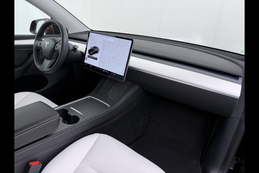 Tesla Model Y Long Range AWD 514pk 75kWh Ivoor 20"Lmv Leer Panodak Warmtepomp Matrix-LED Autopilot Elektr.Stuur+Stoel+Verwarmd Navi Ecc Premiu Camera's Elektr.AchterKlep Parkeer Assistent Sentry-Mode Privacyglas Bluetooth Dodehoek detector Connected services Origineel Nederlandse Auto Batterij en Motorgarantie tot 23-12-2029/192.000km