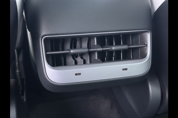 Tesla Model Y Long Range AWD 514pk 75kWh Ivoor 20"Lmv Leer Panodak Warmtepomp Matrix-LED Autopilot Elektr.Stuur+Stoel+Verwarmd Navi Ecc Premiu Camera's Elektr.AchterKlep Parkeer Assistent Sentry-Mode Privacyglas Bluetooth Dodehoek detector Connected services Origineel Nederlandse Auto Batterij en Motorgarantie tot 23-12-2029/192.000km