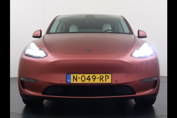 Tesla Model Y Long Range AWD 514pk 75kWh Ivoor 20"Lmv Leer Panodak Warmtepomp Matrix-LED Autopilot Elektr.Stuur+Stoel+Verwarmd Navi Ecc Premiu Camera's Elektr.AchterKlep Parkeer Assistent Sentry-Mode Privacyglas Bluetooth Dodehoek detector Connected services Origineel Nederlandse Auto Batterij en Motorgarantie tot 23-12-2029/192.000km