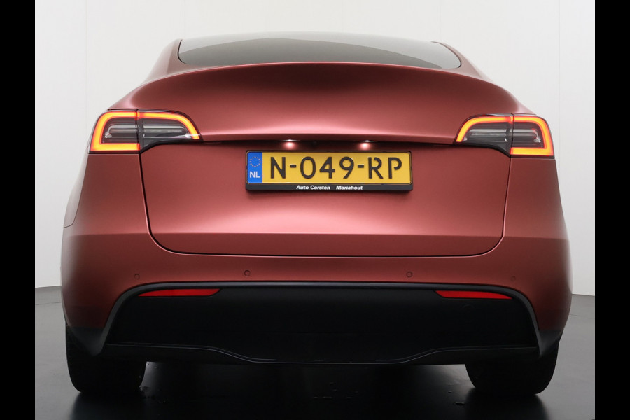 Tesla Model Y Long Range AWD 514pk 75kWh Ivoor 20"Lmv Leer Panodak Warmtepomp Matrix-LED Autopilot Elektr.Stuur+Stoel+Verwarmd Navi Ecc Premiu Camera's Elektr.AchterKlep Parkeer Assistent Sentry-Mode Privacyglas Bluetooth Dodehoek detector Connected services Origineel Nederlandse Auto Batterij en Motorgarantie tot 23-12-2029/192.000km