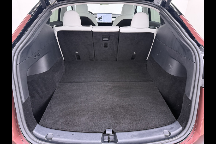 Tesla Model Y Long Range AWD 514pk 75kWh Ivoor 20"Lmv Leer Panodak Warmtepomp Matrix-LED Autopilot Elektr.Stuur+Stoel+Verwarmd Navi Ecc Premiu Camera's Elektr.AchterKlep Parkeer Assistent Sentry-Mode Privacyglas Bluetooth Dodehoek detector Connected services Origineel Nederlandse Auto Batterij en Motorgarantie tot 23-12-2029/192.000km