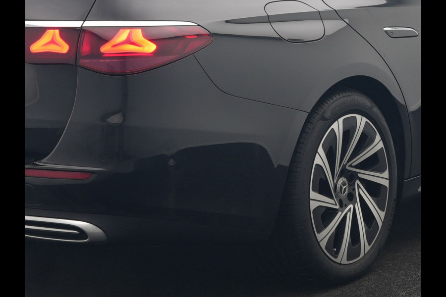 Mercedes-Benz E-Klasse Estate 300 e Luxury Line Plug In Hybrid 313pk Dealer O.H PHEV | Luchtvering | Trekhaak af Fabriek | Lederen Comfortzetels Memory | Adaptive Cruise | Burmester 4D | Digital LED | 360 Camera | Keyless | Sfeerverlichting |