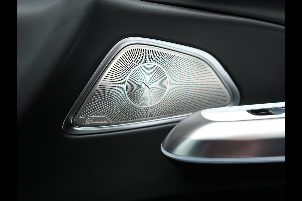 Mercedes-Benz E-Klasse Estate 300 e Luxury Line Plug In Hybrid 313pk Dealer O.H PHEV | Luchtvering | Trekhaak af Fabriek | Lederen Comfortzetels Memory | Adaptive Cruise | Burmester 4D | Digital LED | 360 Camera | Keyless | Sfeerverlichting |