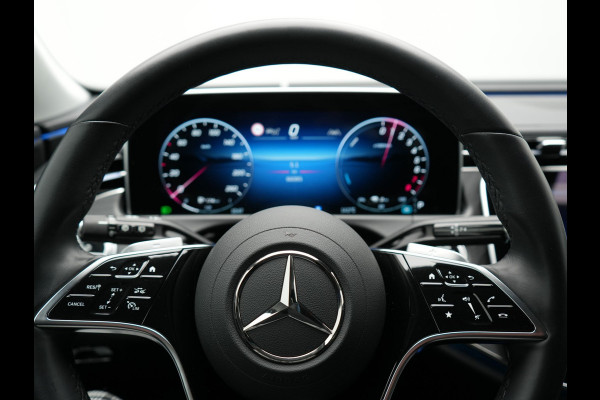 Mercedes-Benz E-Klasse Estate 300 e Luxury Line Plug In Hybrid 313pk Dealer O.H PHEV | Luchtvering | Trekhaak af Fabriek | Lederen Comfortzetels Memory | Adaptive Cruise | Burmester 4D | Digital LED | 360 Camera | Keyless | Sfeerverlichting |