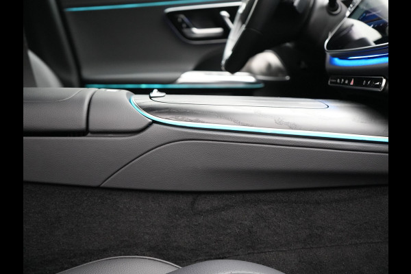 Mercedes-Benz E-Klasse Estate 300 e Luxury Line Plug In Hybrid 313pk Dealer O.H PHEV | Luchtvering | Trekhaak af Fabriek | Lederen Comfortzetels Memory | Adaptive Cruise | Burmester 4D | Digital LED | 360 Camera | Keyless | Sfeerverlichting |