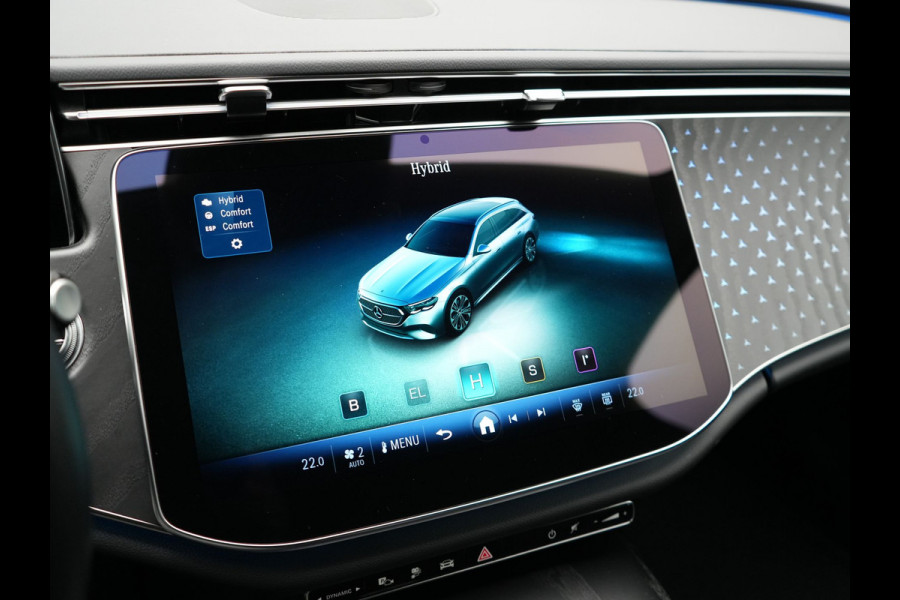 Mercedes-Benz E-Klasse Estate 300 e Luxury Line Plug In Hybrid 313pk Dealer O.H PHEV | Luchtvering | Trekhaak af Fabriek | Lederen Comfortzetels Memory | Adaptive Cruise | Burmester 4D | Digital LED | 360 Camera | Keyless | Sfeerverlichting |