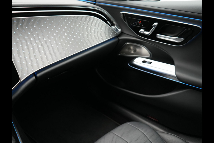 Mercedes-Benz E-Klasse Estate 300 e Luxury Line Plug In Hybrid 313pk Dealer O.H PHEV | Luchtvering | Trekhaak af Fabriek | Lederen Comfortzetels Memory | Adaptive Cruise | Burmester 4D | Digital LED | 360 Camera | Keyless | Sfeerverlichting |