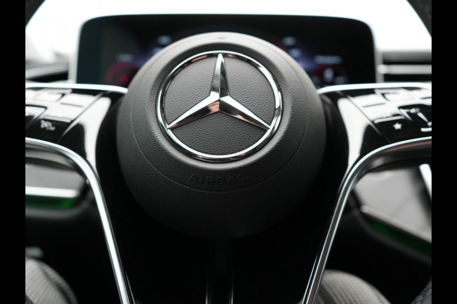 Mercedes-Benz E-Klasse Estate 300 e Luxury Line Plug In Hybrid 313pk Dealer O.H PHEV | Luchtvering | Trekhaak af Fabriek | Lederen Comfortzetels Memory | Adaptive Cruise | Burmester 4D | Digital LED | 360 Camera | Keyless | Sfeerverlichting |
