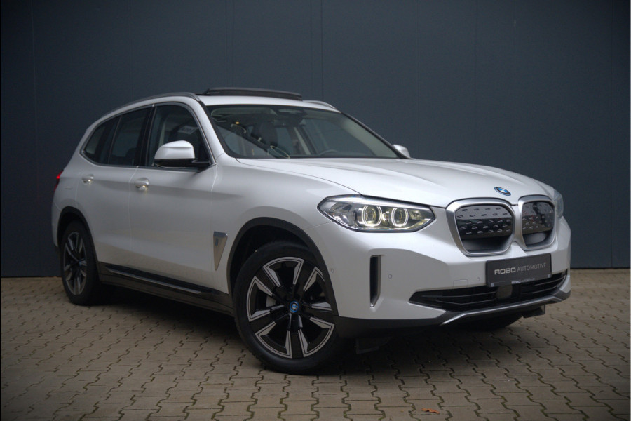 BMW iX3 Executive 80 kWh | Panoramadak | Keyless | Stoelverwarming | Camera | Adaptief Onderstel | Adaptive LED | Elektrische Stoelen | Apple Carplay | Navigatie | Ambiance Verlichting