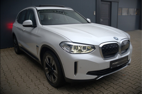 BMW iX3 Executive 80 kWh | Panoramadak | Keyless | Stoelverwarming | Camera | Adaptief Onderstel | Adaptive LED | Elektrische Stoelen | Apple Carplay | Navigatie | Ambiance Verlichting