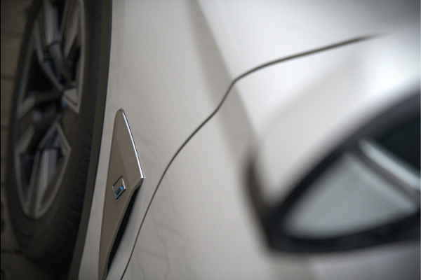 BMW iX3 Executive 80 kWh | Panoramadak | Keyless | Stoelverwarming | Camera | Adaptief Onderstel | Adaptive LED | Elektrische Stoelen | Apple Carplay | Navigatie | Ambiance Verlichting