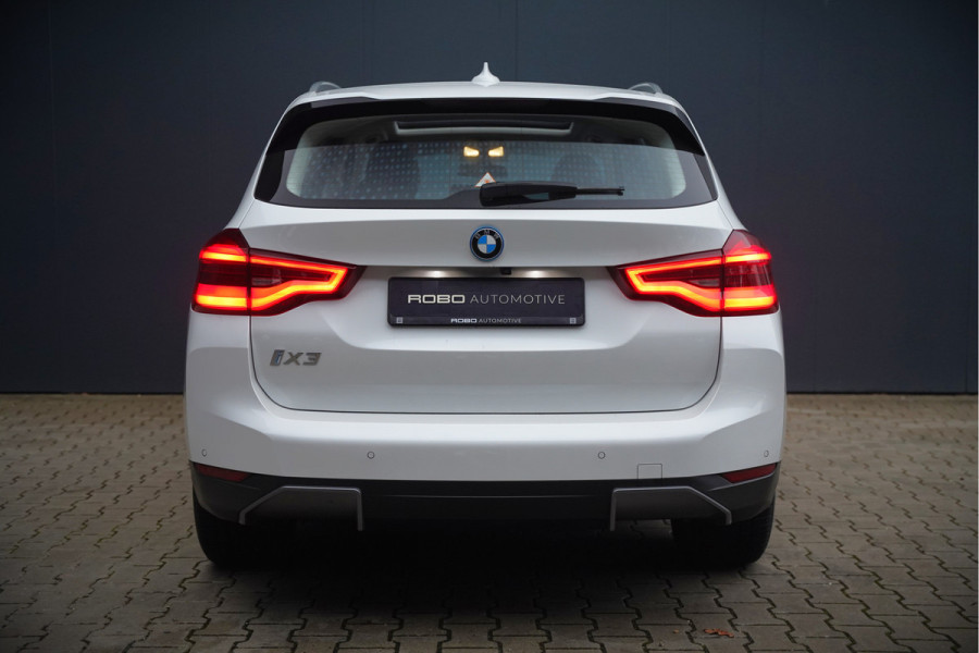 BMW iX3 Executive 80 kWh | Panoramadak | Keyless | Stoelverwarming | Camera | Adaptief Onderstel | Adaptive LED | Elektrische Stoelen | Apple Carplay | Navigatie | Ambiance Verlichting
