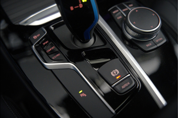 BMW iX3 Executive 80 kWh | Panoramadak | Keyless | Stoelverwarming | Camera | Adaptief Onderstel | Adaptive LED | Elektrische Stoelen | Apple Carplay | Navigatie | Ambiance Verlichting