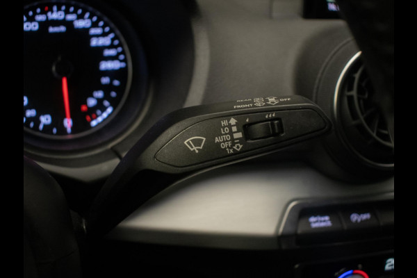 Audi Q2 35 TFSI S-Line (NAVI,LED,CAMERA,SPORTSTOELEN,CLIMATE,CRUISE,PDC,GETINT,NETTESTAAT)