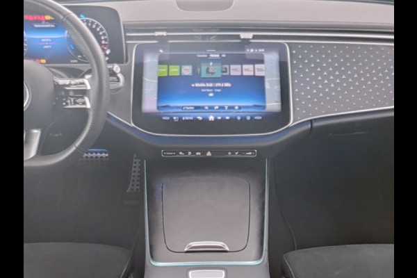 Mercedes-Benz E-Klasse 300 e AMG Plug-In Hybride AMG Line | Night Pakket | Distronic | Dodehoekassistent | AC en DC Laden | Stuur en Stoelverwarming. Inclusief 24 maanden MB Certified garantie voor Europa.