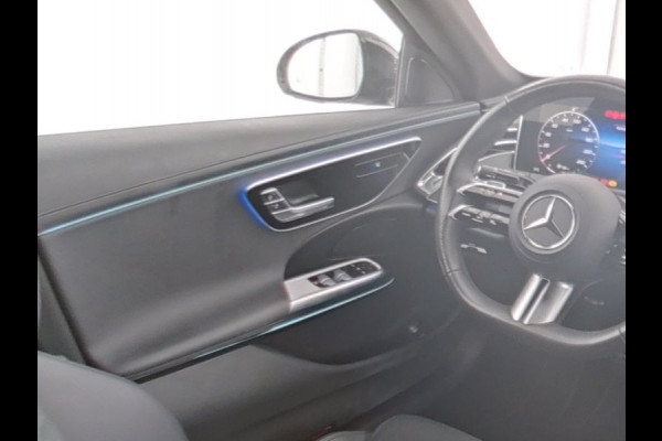 Mercedes-Benz E-Klasse 300 e AMG Plug-In Hybride AMG Line | Night Pakket | Distronic | Dodehoekassistent | AC en DC Laden | Stuur en Stoelverwarming. Inclusief 24 maanden MB Certified garantie voor Europa.