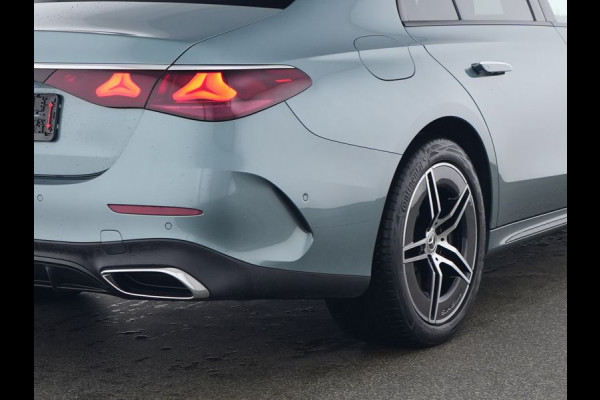 Mercedes-Benz E-Klasse 300 e AMG Plug-In Hybride AMG Line | Night Pakket | Distronic | Dodehoekassistent | AC en DC Laden | Stuur en Stoelverwarming. Inclusief 24 maanden MB Certified garantie voor Europa.