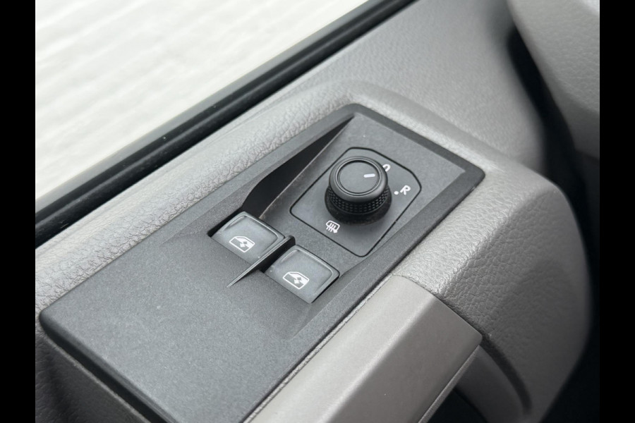 Volkswagen Crafter 35 2.0 TDI L3H3 EURO 6 Garantie Trekhaak Airco Cruise Pdc Dab Carplay Navi