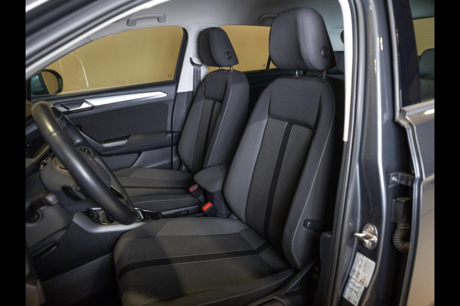 Volkswagen T-Roc 1.5 TSI Life / 150pk / Achteruitrij camera / Stoelverwarming /