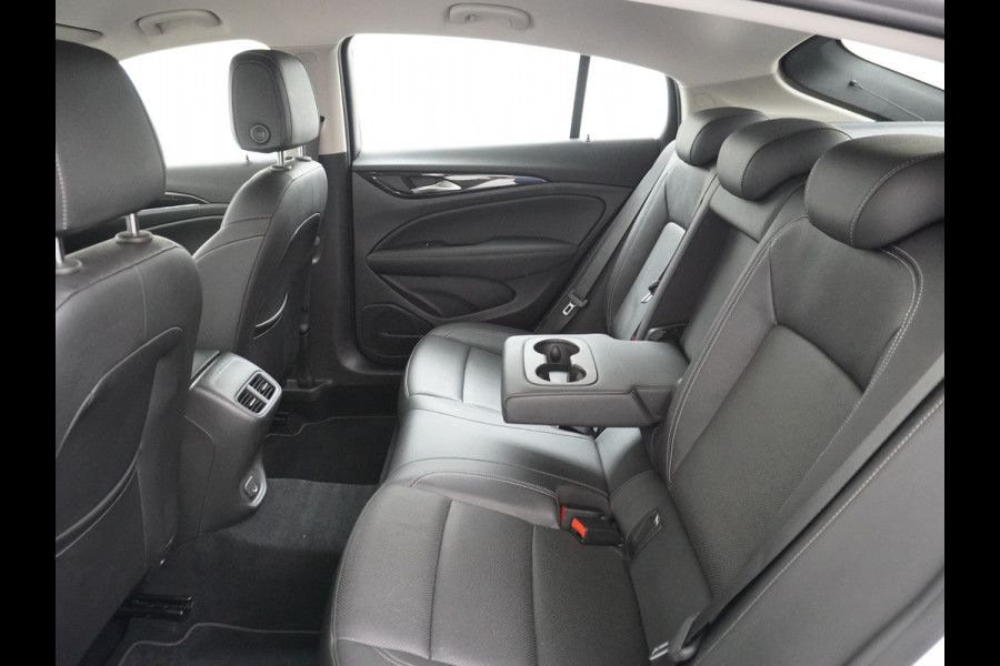 Opel Insignia Grand Sport 1.5T 165PK Leder AGR-Comfort Stoelen Camera Navi Apple Carplay Android Pdc Trekhaak LED Ecc Cruise Control Business  Regen-Lichtsensor Sensor dodehoek Verkeersbordlezer Rijstrooksensor 1e Eigenaar Origineel Nederlandse Auto