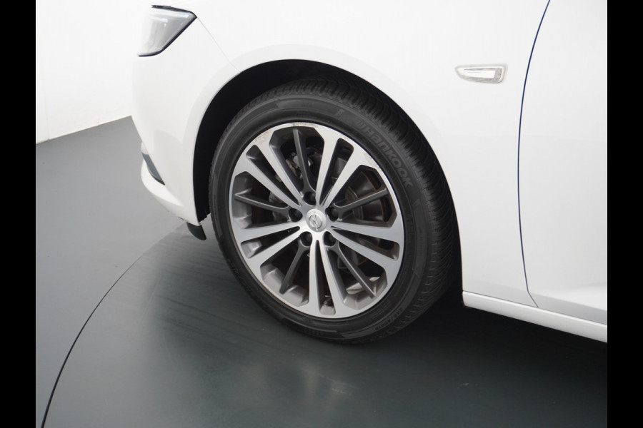 Opel Insignia Grand Sport 1.5T 165PK Leder AGR-Comfort Stoelen Camera Navi Apple Carplay Android Pdc Trekhaak LED Ecc Cruise Control Business  Regen-Lichtsensor Sensor dodehoek Verkeersbordlezer Rijstrooksensor 1e Eigenaar Origineel Nederlandse Auto