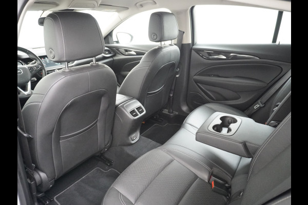 Opel Insignia Grand Sport 1.5T 165PK Leder AGR-Comfort Stoelen Camera Navi Apple Carplay Android Pdc Trekhaak LED Ecc Cruise Control Business  Regen-Lichtsensor Sensor dodehoek Verkeersbordlezer Rijstrooksensor 1e Eigenaar Origineel Nederlandse Auto
