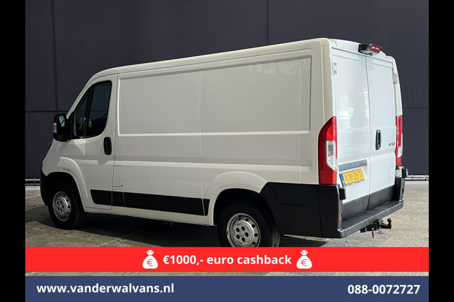 Peugeot Boxer 2.2 BlueHDi 120pk L1H1 Euro6 Airco | Camera | Navigatie | Trekhaak | Cruisecontrol Parkeersensoren, Bijrijdersbank
