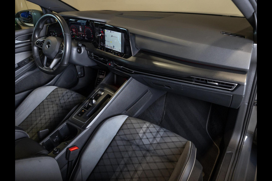 Volkswagen Golf 1.5 eTSI R-Line / 150pk / Panorama dak / Harman Kardon / Stoel en stuurverwarming /